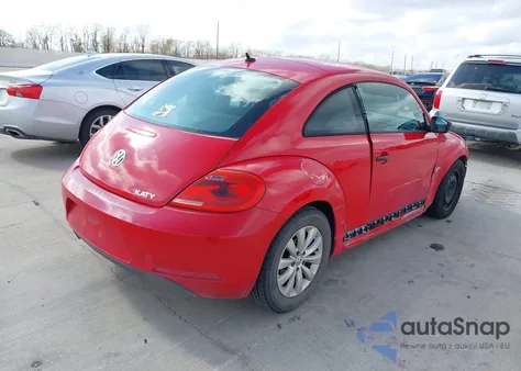 2014 Volkswagen Beetle 2.5L Entry z USA, uszkodzony, nr VIN 3VWFP7ATXEM611114